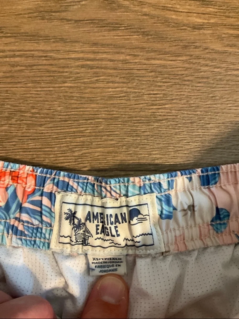 Men’s (big boys’) American Eagle tropical print Swim Trunks, XS